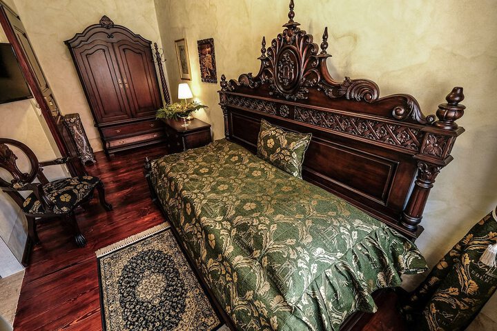Room 16 of 183
