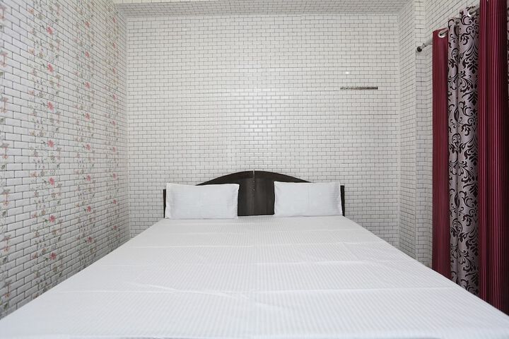 Room 12 of 22