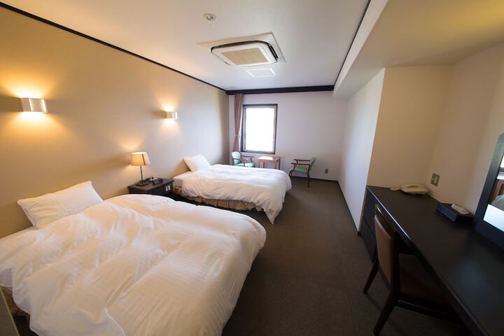 Room 13 of 25