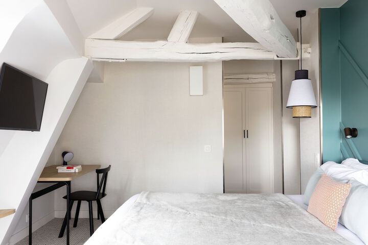 Room 28 of 46