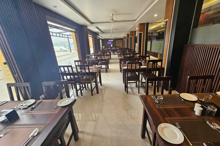 Dining 16 of 19