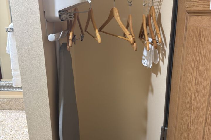 Iron/ironing board