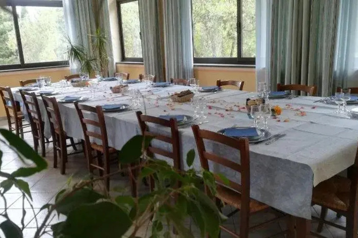 Dining 18 of 21