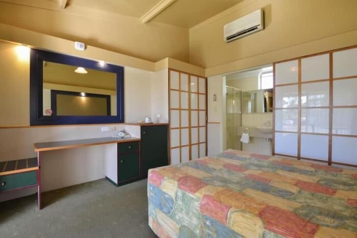 Room 13 of 19