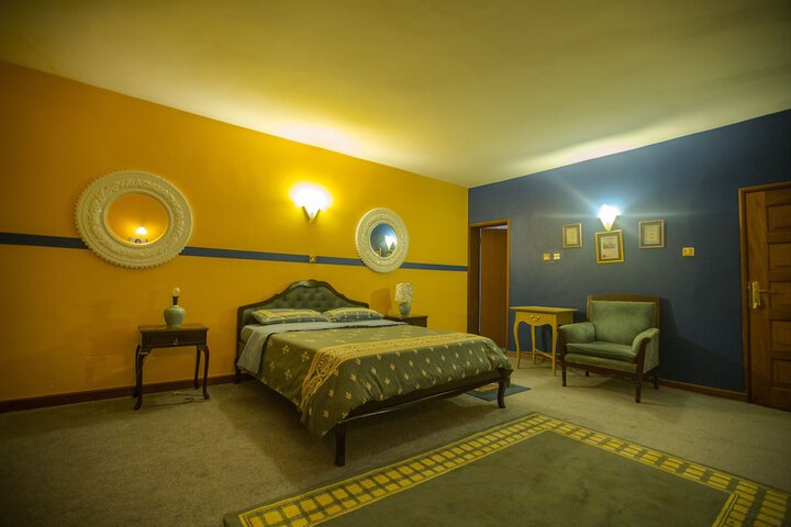 Room 4 of 34