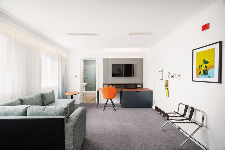 Room 25 of 131