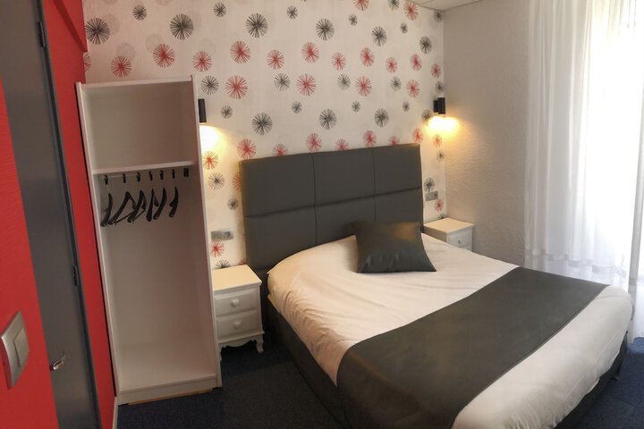 Room 5 of 37