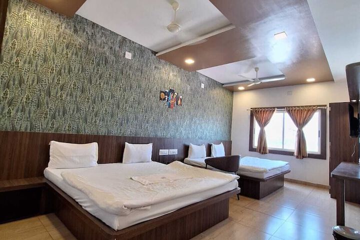 Room 5 of 12