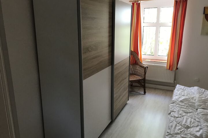 Room 6 of 117