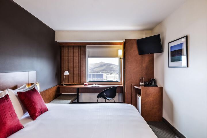 Room 7 of 35