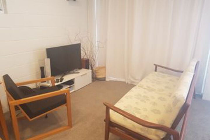 Room 8 of 16