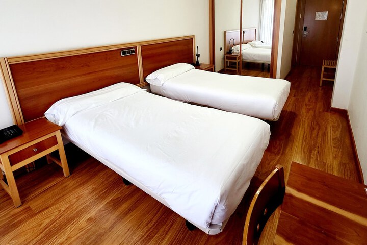 Room 6 of 31