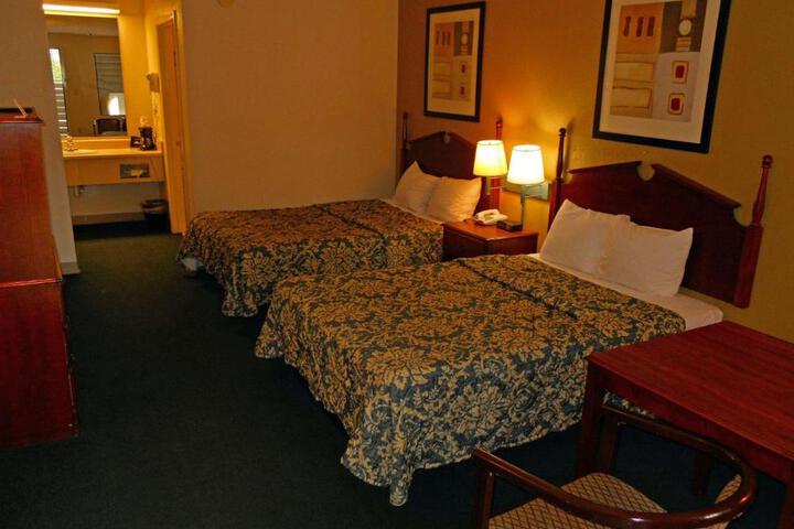 Deluxe 2 Double Beds (1 of 4)