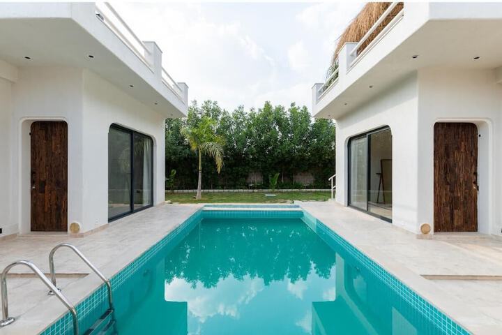 Pool 72 of 110