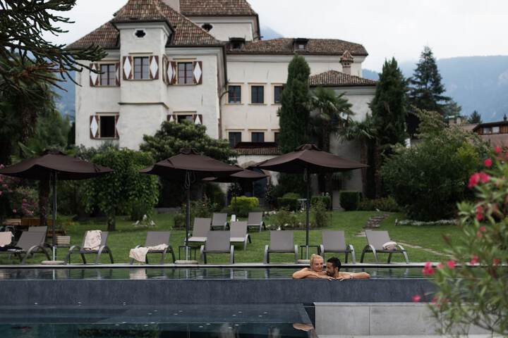 Hotel Pool