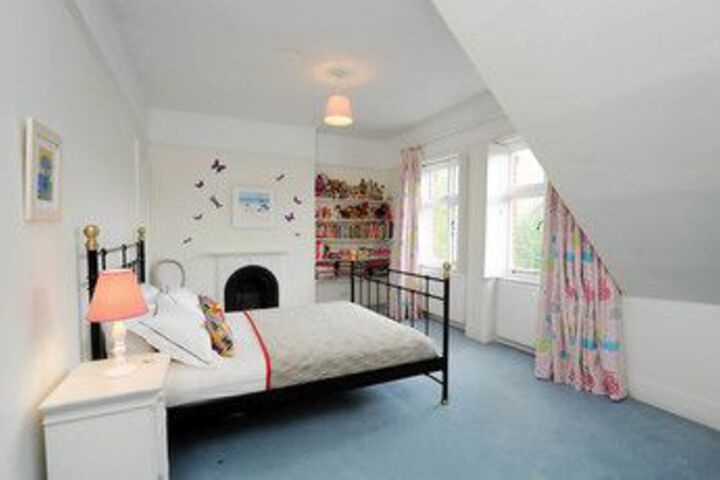 Room 9 of 27