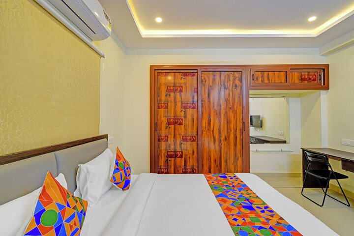 Room 10 of 27