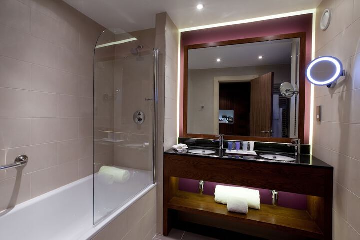 Room 17 of 40