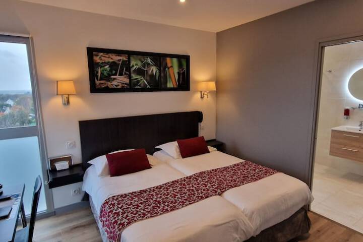 Room 6 of 28