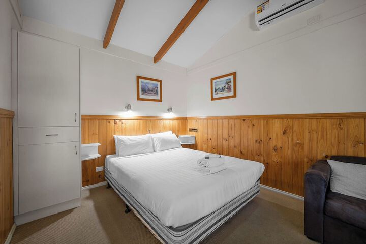 Room 15 of 77