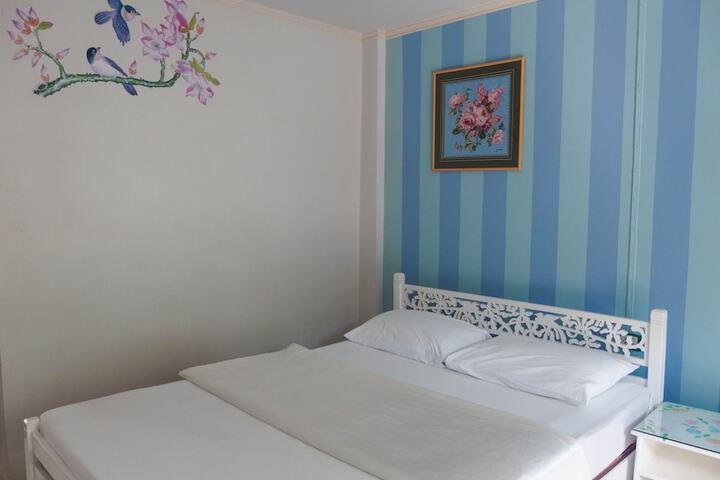 Room 13 of 36