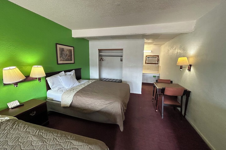 Room 10 of 22