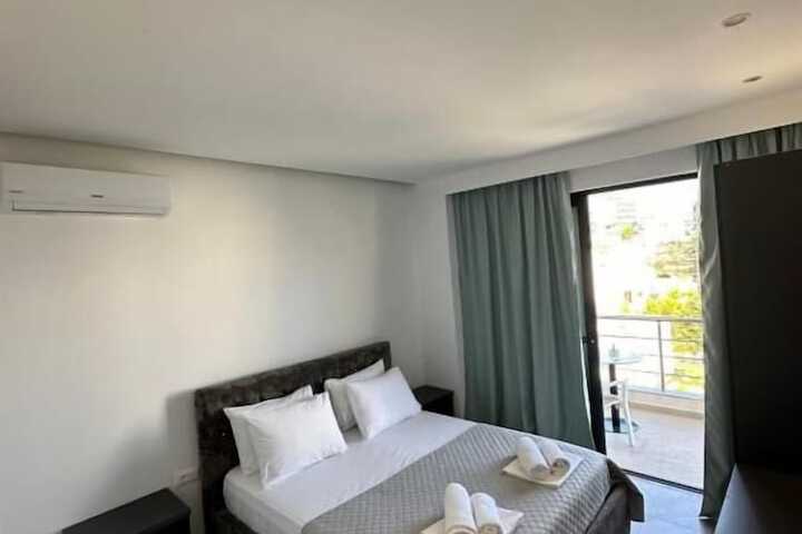 Room 5 of 96