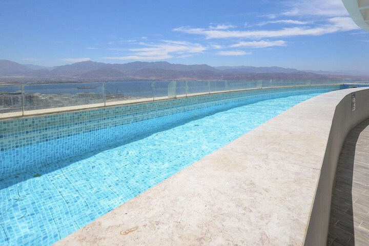 Pool 275 of 315