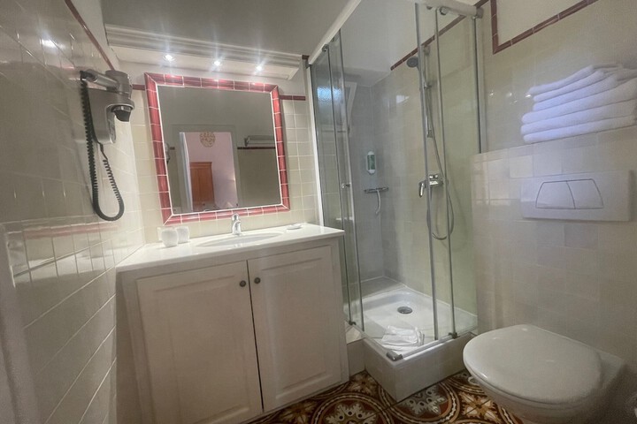 Room 30 of 47