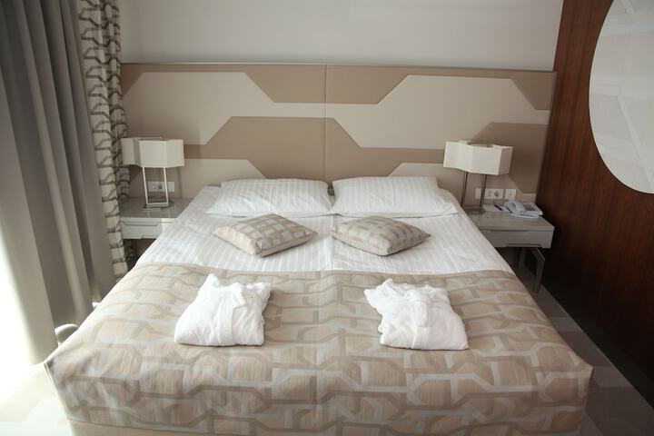 Room 7 of 25