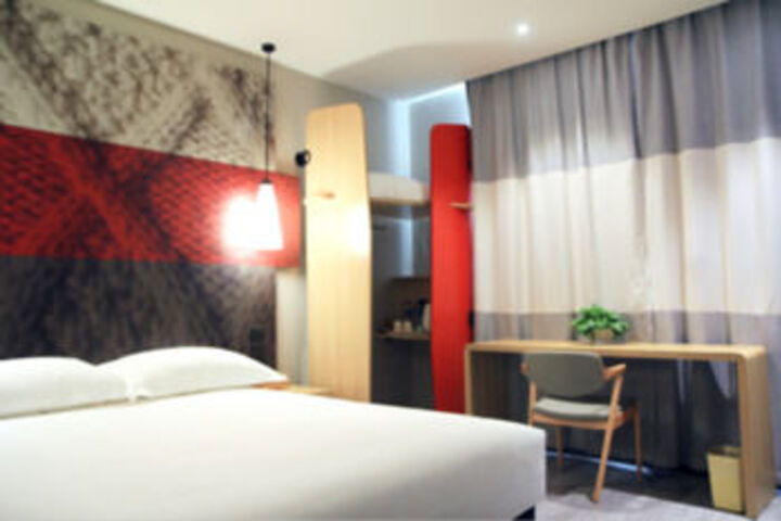 Room 34 of 79
