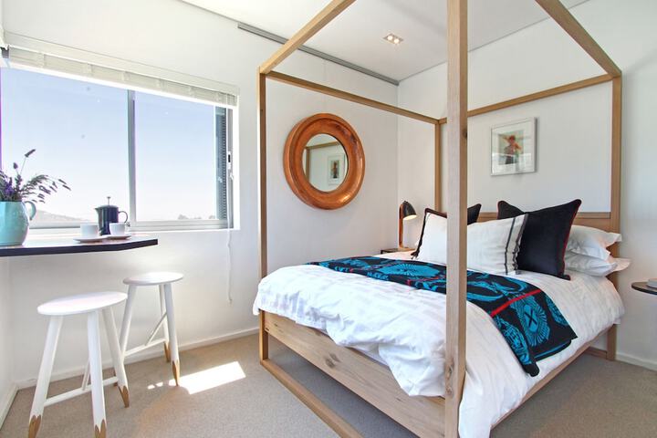 Room 3 of 16