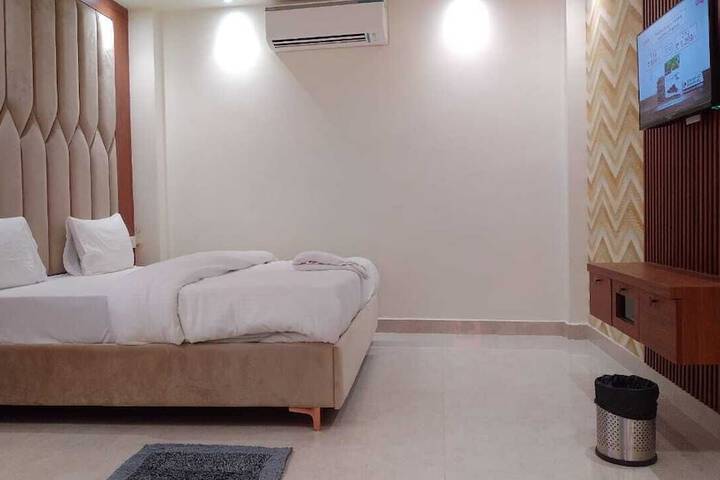 Room 7 of 11