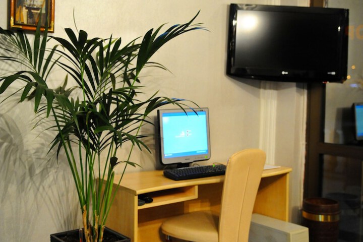 Business Center 33 of 36