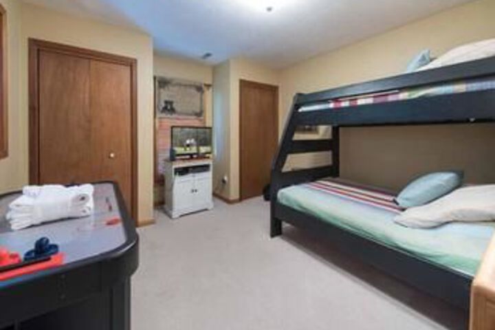 Room 5 of 23