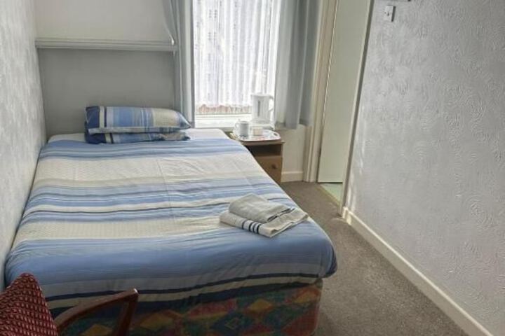 Room 10 of 20