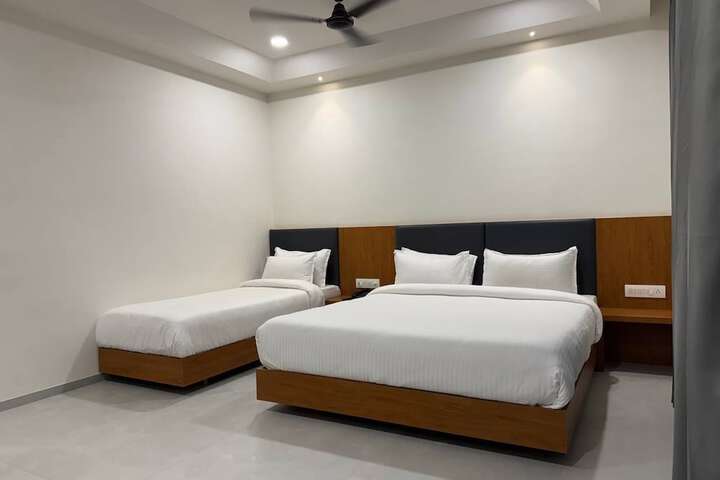 Room 5 of 12