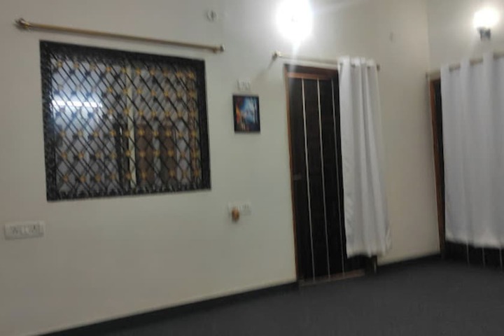 Room 2 of 32