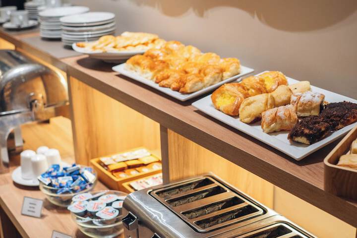Breakfast/Coffee Service 60 of 71