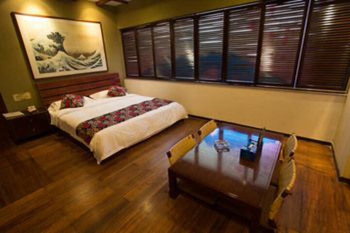 Room 4 of 24