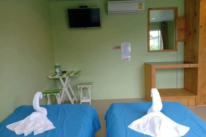 Room 5 of 12