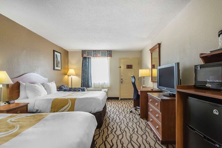 Standard Queen Bed Accessible (7 of 14)