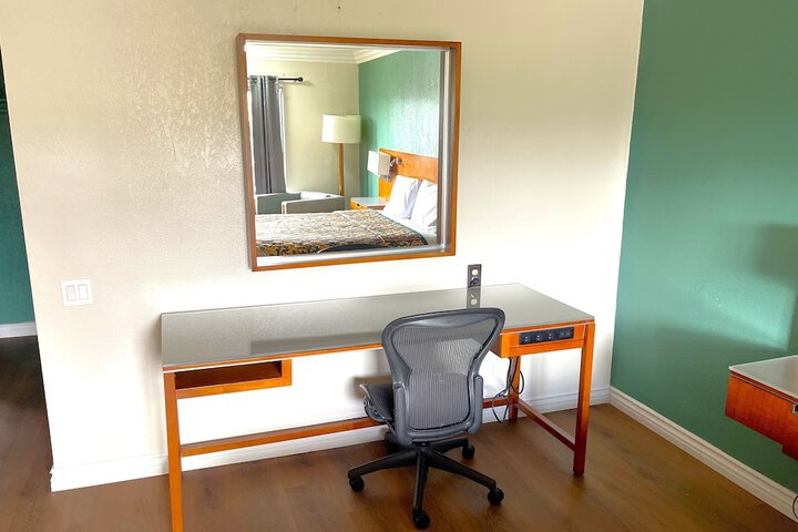 Room 11 of 29