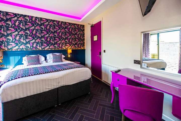 Room 3 of 65
