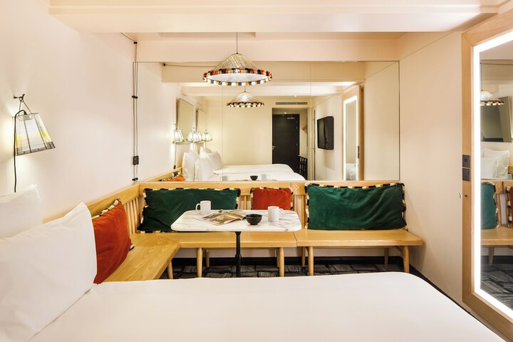 Room 4 of 24