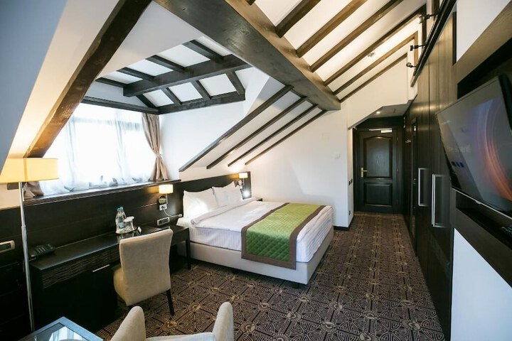 Room 25 of 63