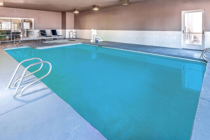 Hotel with Pool