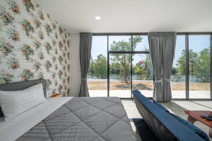 Room 6 of 26