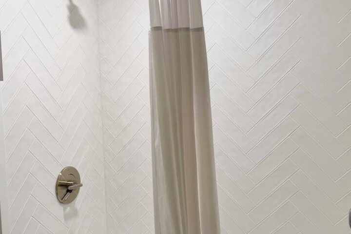 Room 66 of 100