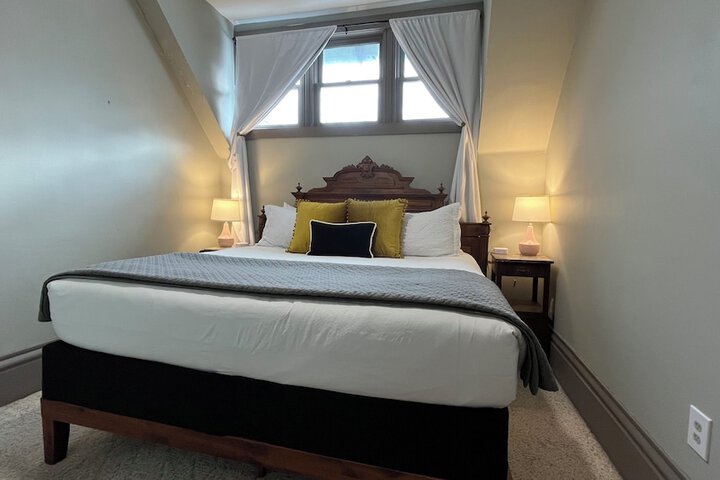 Room 8 of 32